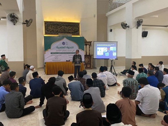 GIVING SCIENTIFIC LECTURES TO WELCOME RAMADAN, PROF. HUSNI TANRA MOTIVATES UNISMUH ACADEMIC COMMUNITY TO ACHIEVE THE HIGHEST SCIENTIFIC ACHIEVEMENTS