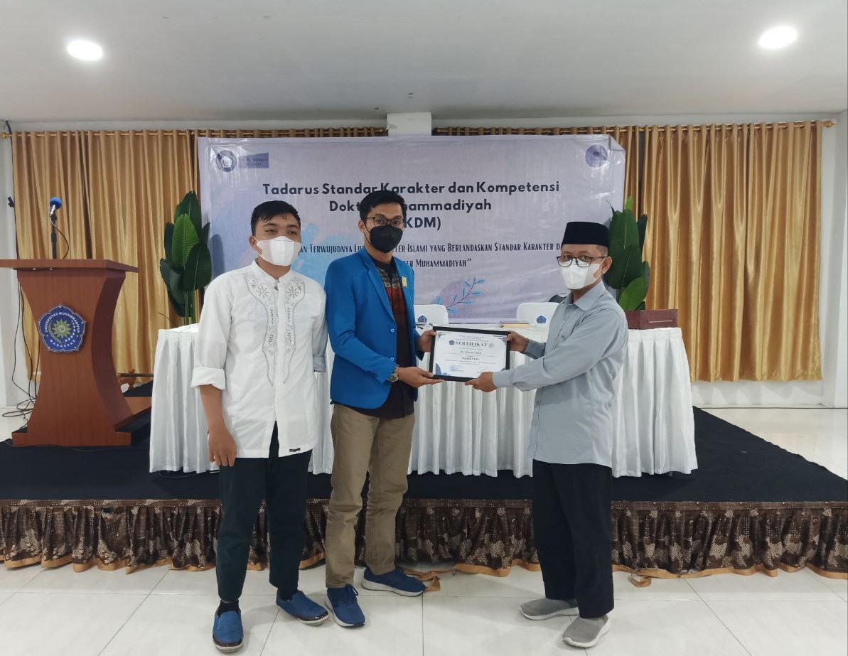 BEM-FK UNISMUH HELD TADARUS STANDARD CHARACTER AND COMPETENCE OF MUHAMMADIYAH DOCTORS (SKKDM)