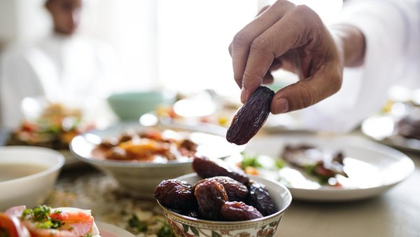 BE CAUTIOUS WHEN CONSUMING IFTAR SNACKS