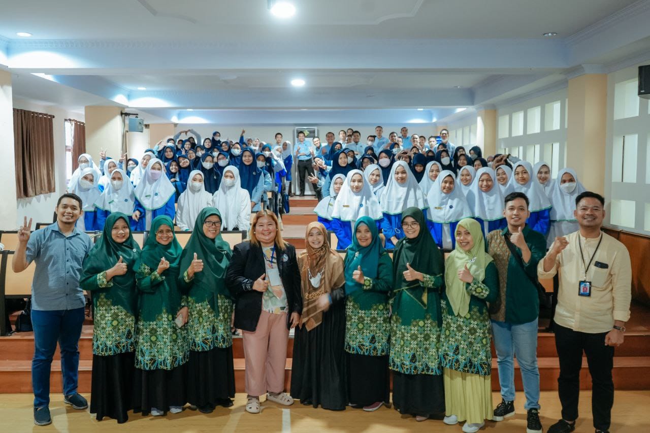 Discussing Mental Health Promotion Strategies, the Midwifery Study Program at FKIK Unismuh Invites Filipino Academician.