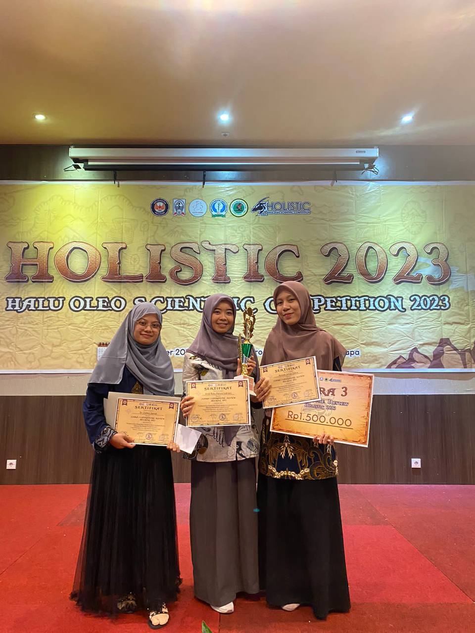 Muhammadiyah University Makassar Clinches 3rd Place in Holistic Competition: Team Andi Ratu Panca Indriani, Anisah Ainun Zahra, and Sri Zalika Jamal Achieve Excellence in Literature Review at Haluoleo University