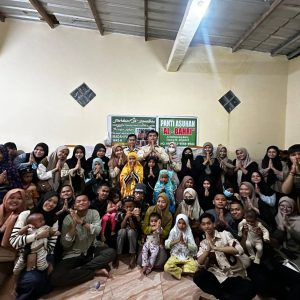 Panti Fest : Carry out the spirit of Ramadan, BEM FK Unismuh shares happiness at Al-Bahri Orphanage