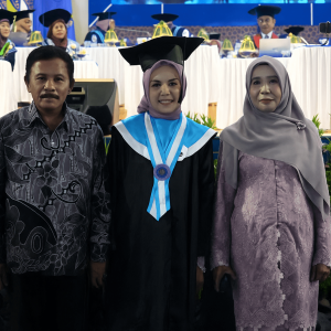Rizka Awwaliyah Tajuddin Named Best Graduate of FKIK Unismuh Makassar