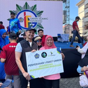 Unismuh Makassar Holds Fun Walk to Celebrate Its 62nd Anniversary, FKIK’s Ibu Nana Wins Grand Prize Umrah Package