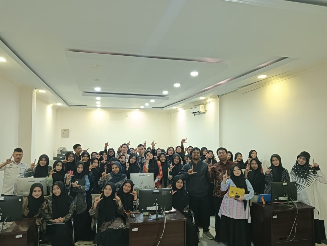 New Dentistry Students at FMHS Unismuh Makassar Strengthen Information Literacy through Library Orientation